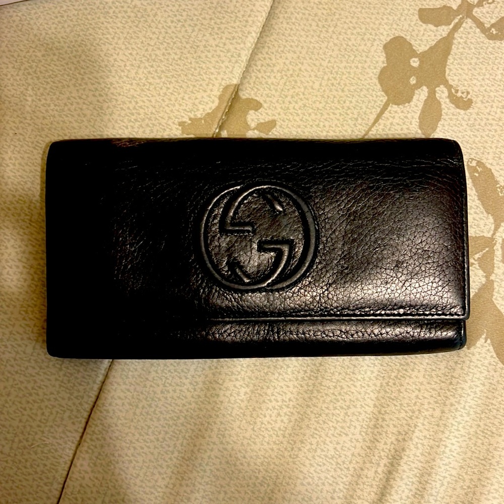 Black leather Gucci wallet